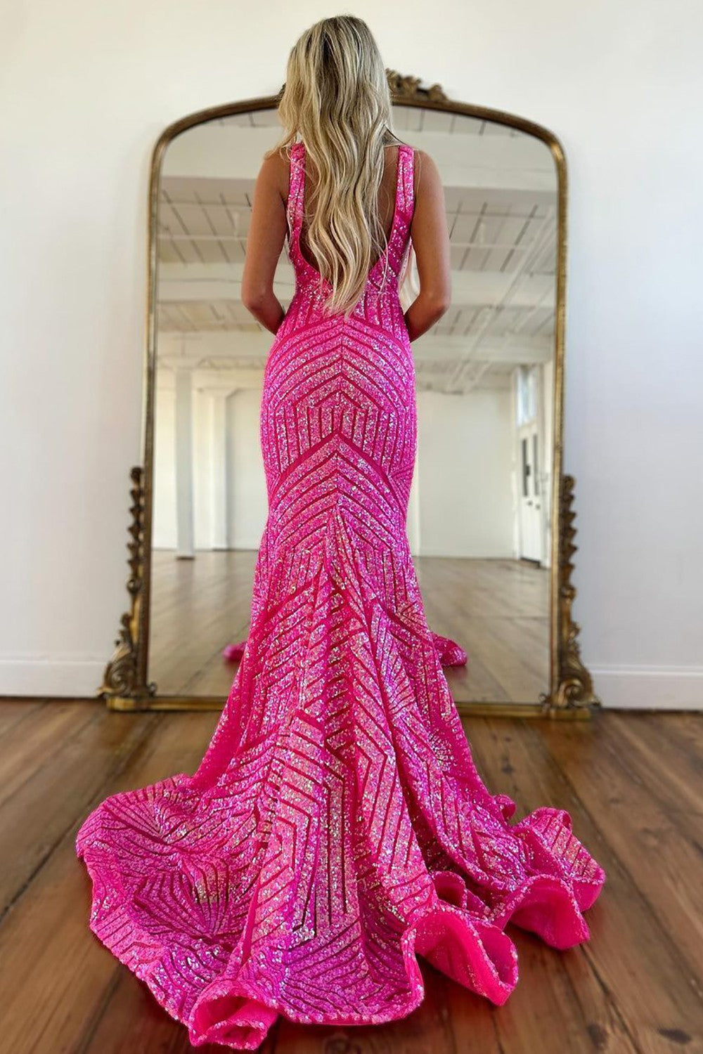 Vestido de fiesta largo de sirena con escote en V y espalda abierta de Weitese con lentejuelas brillantes
